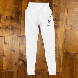 BRAND NEW UNWORN Alo High-Waist Airbrush Legging in White size XS